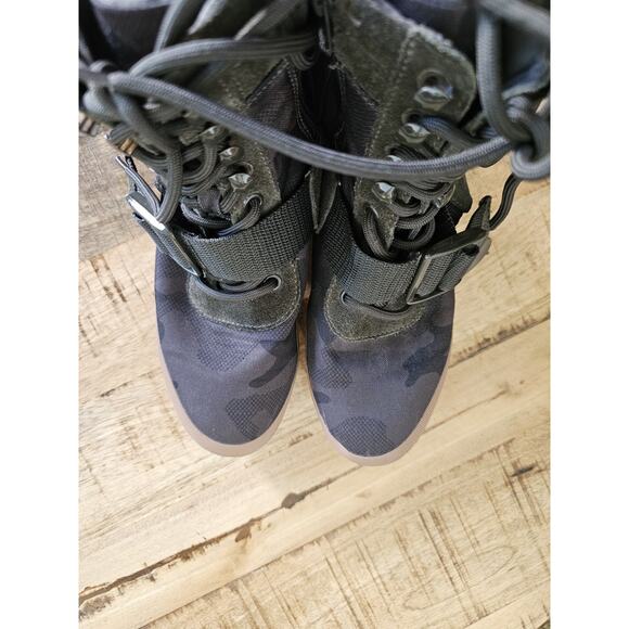 Steve Madden Womens Sz 6.5M Nayra Platform Camo Lug Sole Lace Up Ankle Boots - Picture 10 of 11